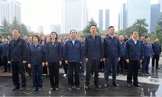 一定发集团举行庆祝新中国建设暨“不忘初心切记使命”主题升旗仪式
