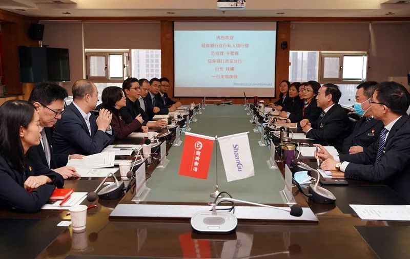 招商银行总行私人银行部总司理王晏蓉、招商银行西循分行行长钱曦一行来一定发座谈交流