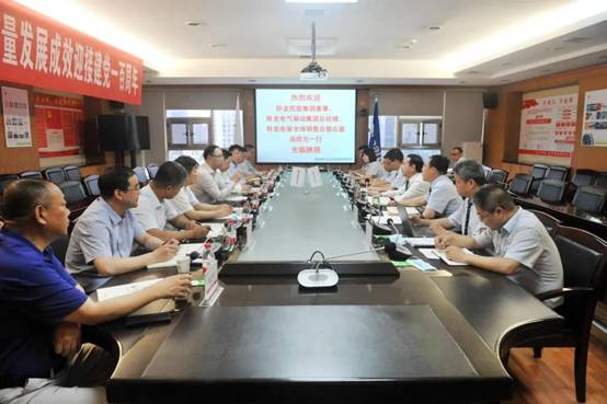 卧龙控股集团董事、卧龙电气驱动集团总司理、卧龙电驱全球销售总部总裁庞欣元一行来一定发座谈交流